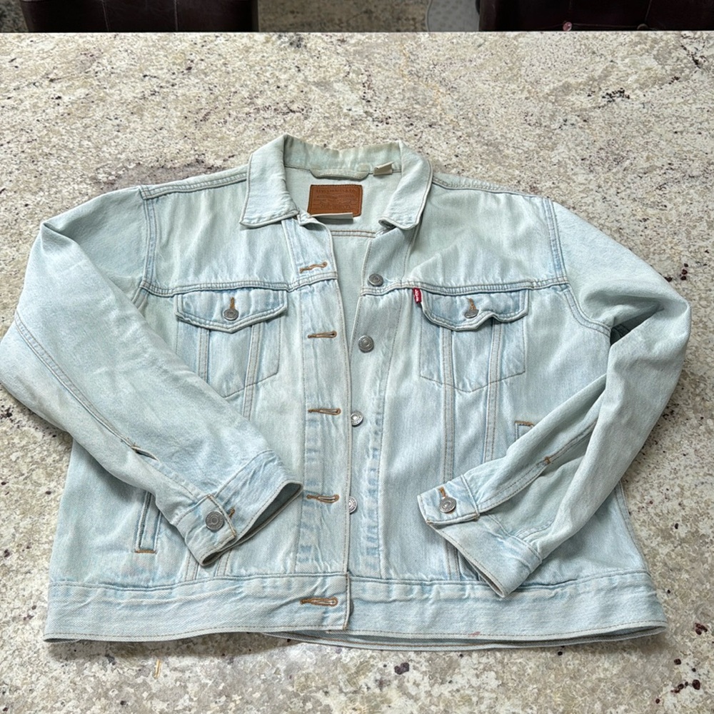 Levi’s light blue denim jacket Large